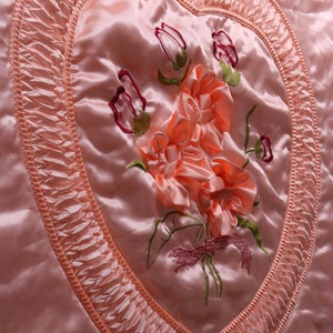 90s Peach Lightweight BEDSPREAD Queen Size ad Two PILLOWSHAMS Reproduction of a 50's Style Boudoir Heart Appliques Ruffle