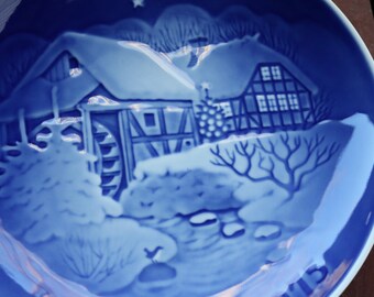 1975 Bing & Grondahl CHRISTMAS Bowl Plate Collectable DENMARK Cobalt Blue and White Christmas at the Old Water Mill