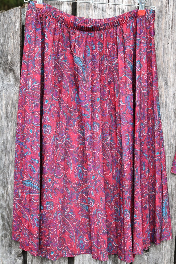 70s Burgundy Paisley Print Tunic and Skirt by She… - image 8