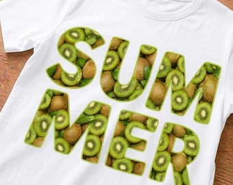 Kiwi PNG, Camiseta con ambiente veraniego PNG, Bayas maduras PNG, Descarga de camiseta PNG, Camiseta frutal, Verano PNG, Camiseta de kiwi