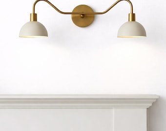 Aplique de pared moderno de latón con doble brazo / Lámpara de tocador minimalista, estilo mediados de siglo