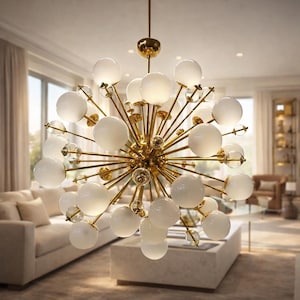 Puede incluir: Una lámpara de araña estilo sputnik con una esfera central de metal dorado y numerosos brazos radiantes. Cada brazo termina en un globo de vidrio blanco opaco grande o una esfera de vidrio transparente pequeña, creando un diseño esférico.