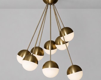 Moderne koperen Spoetnik-kroonluchter, hanglamp met acht bollen uit het midden van de eeuw