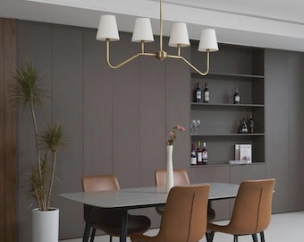 Mosiężny żyrandol liniowy w stylu Mid-Century Modern z abażurami z tkaniny