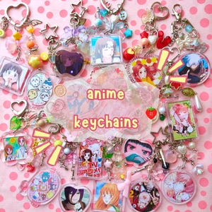 Porte-clés anime avec breloques. Adorables breloques pour sacs. (Kimi Ni Todoke, Madoka Magic, Lovely Complex, Fruits Basket, Frieren, Jujutsu Kaisen, Kamisama)