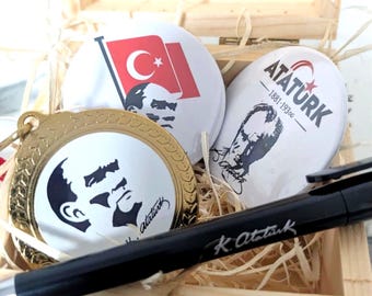 Atatürk Collector's Set | ATAbox | 7-piece | Genuine wooden box, medal, bookmark, pen & more | Anitkabir