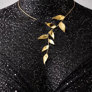 Collana con foglia d'oro, ottone placcato, catena V-Line realizzata a mano, regalo di proposta di matrimonio