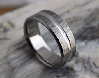 Woodgrain Titanium Wedding Ring: Polished Platinum Inlay, Hand Carved