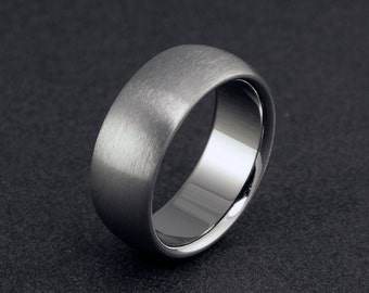 Anillo de boda de titanio en un perfil abovedado, simple compromiso o banda de promesa para hombres o mujeres con anchos personalizados y grabado personalizado