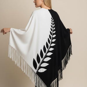 Chal de lana blanco y negro, chal de noche con flecos de hojas bordadas y detalle de diamantes de imitación.