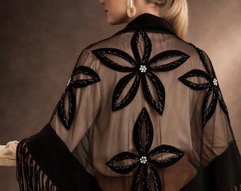 Chal de tul negro y punto con apliques florales. Prenda de lujo para el verano.