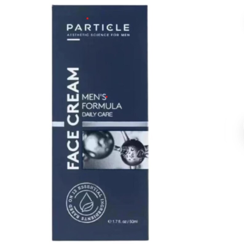 K&ouml;nnte beinhalten: Eine marineblaue Schachtel mit Particle-Gesichtscreme. Auf der Schachtel steht in wei&szlig;er Schrift "Particle Aesthetic Science For Men" und "Men's Formula Daily Care Face Cream". Auf der Unterseite der Schachtel steht "Based on 12 Essential Ingredients" und "1.7 fl. oz / 50ml."