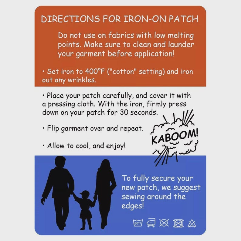 Może przedstawiać: Prostokątna karta instrukcyjna z rdzawopomarańczową g&oacute;rą i niebieskim dołem. Zawiera biały tekst zatytułowany DIRECTIONS FOR IRON-ON PATCH, szczeg&oacute;łowe kroki aplikacji w 204&deg;C, grafikę KABOOM oraz sylwetkę rodziny składającej się z trzech os&oacute;b.