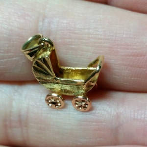 14k 3D Baby Carriage Two-Tone Charm Pendant for Bracelet NOS Movable zdjęcie 2