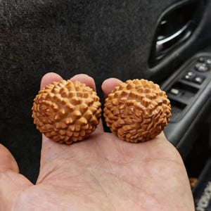Wenwan Walnuts for Deep Massage, Hand Exercise Massage Balls, Ergonomic Fidget Companion, Natural 4cm Walnut Balls
