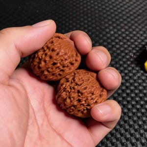 Wenwan Walnuts for Hand Exercise, Natural 4cm Walnut Balls, Zen Meditation Tools, Acupressure Hand Massage, Hand Massage Gift