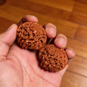 Wenwan Walnuts for Hand Exercise, Natural 4cm Walnut Balls, Zen Meditation Equipment, Acupressure Hand Massage Present