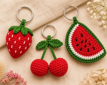 Llaveros de frutas de ganchillo: accesorios amigurumi de fresa, cereza y sandía