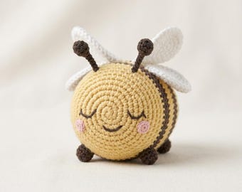 Patrón de abeja de ganchillo Golden Meadow Bumble: amigurumi durmiendo (para principiantes avanzados)