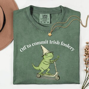 Rolig ödlesparkcykel-T-shirt, Comfort Colors® Off To Commit Irish Foolery-T-shirt, djurälskare-gåva, fyrklöver, St Patricks Day-T-shirt