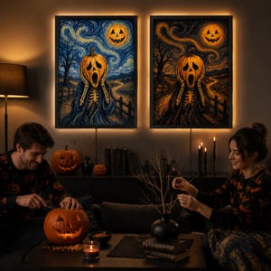 Puede incluir: Dos cuadros rectangulares de pared con una figura con cabeza de calabaza en una pose que recuerda a El Grito, sobre un cielo nocturno arremolinado con una luna de calabaza brillante. El cuadro izquierdo usa tonos azules y el derecho tonos naranjas.