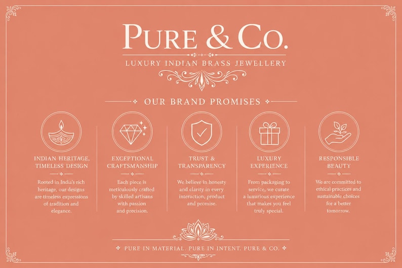 K&ouml;nnte beinhalten: Korallfarbene Grafik mit dem Text "Pure & Co. Luxury Indian Brass Jewellery". Das Bild hebt Markenversprechen hervor: indisches Erbe, au&szlig;ergew&ouml;hnliche Handwerkskunst, Vertrauen, Luxuserlebnis und verantwortungsvolle Sch&ouml;nheit.