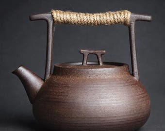 Tetera de cerámica rústica hecha a mano de inspiración japonesa Wabi Sabi