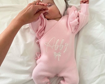 Tutina per neonato personalizzata in maglia - Tutina ricamata in maglia con nome - Elegante completo per neonato - Regalo per baby shower