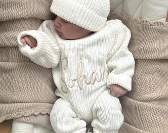 Gepersonaliseerde gebreide babyromper - Geborduurde gebreide romper met naam - Elegante outfit voor pasgeborenen - Kraamcadeau