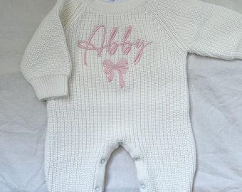 Tutina per neonato personalizzata in maglia - Tutina ricamata in maglia con nome - Elegante completo per neonato - Regalo per baby shower