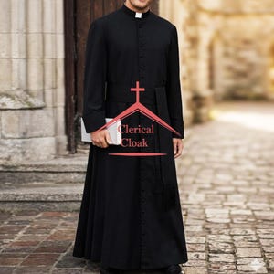 Sotana de sacerdote con cíngulo: Iglesia litúrgica católica romana tradicional