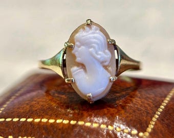 Vintage-Ring mit Muschelkamee aus 9-karätigem Gold | Handgeschnitzte Damenkamee | Klassischer Antiquitätenschmuck