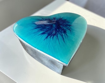 Recycled Aluminium Heart Trinket Dish with Electric Blue Lid – Jewellery Keepsake Made in India