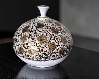 Vintage Indian Kashmiri Paper Mache Lacquer Trinket box round Craftsmanship Indian Home Decor
