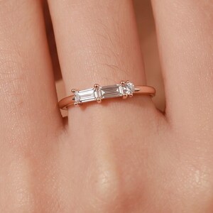 Anpassad diamantring med morsekod, baguette och rund diamant, labordsodlad ring, IGI-certifierad, 14k gult guld