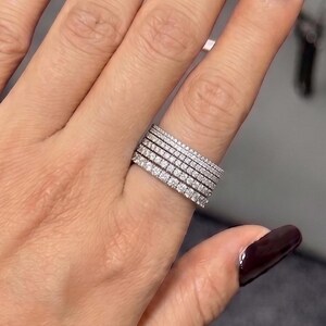 Alianza de boda con diamantes micro pavé, anillo apilable de eternidad completa de 1 mm a 2,5 mm, anillo de boda de diamantes moissanita, alianza de boda fina para aniversario.