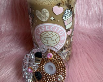 Cafecito y Chisme Glass Cup with Decorated Lid, Clear Pink Gold, Modern Novelty