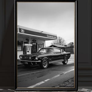 Ford Mustang Fastback-tryck, svartvitt muskelbilfotografi, monokrom bildekor