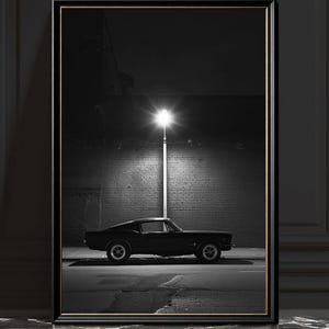 Ford Mustang Fastback-tryck, svartvitt muskelbilfotografi, monokrom bildekor