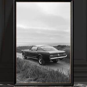 Ford Mustang Fastback-tryck, svartvitt muskelbilfotografi, monokrom bildekor
