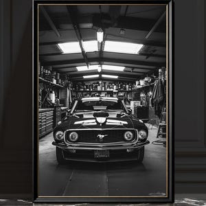 Ford Mustang Fastback-tryck, svartvitt muskelbilfotografi, monokrom bildekor