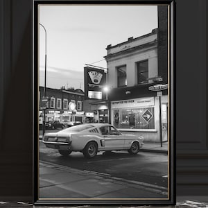 Ford Mustang Fastback-tryck, svartvitt muskelbilfotografi, monokrom bildekor