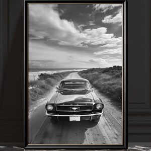 Ford Mustang Fastback-tryck, svartvitt muskelbilfotografi, monokrom bildekor