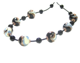 Collier en verre de Murano bleu, noir, cuivre et argent à motifs tourbillonnants