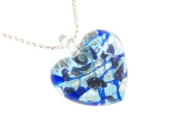Collar con colgante de corazón de cristal de Murano con remolino azul de JKC Murano