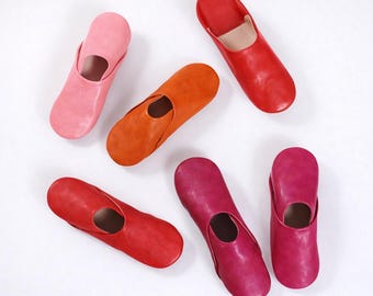 Babuchas marroquíes de cuero para mujer, pantuflas coloridas hechas a mano para bodas, zapatos de casa de cuero suave, babuchas auténticas para regalar.
