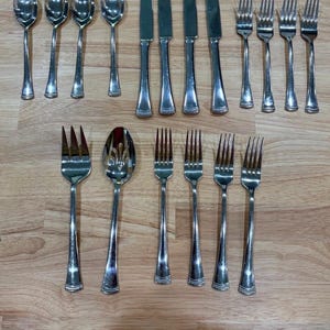 Lenox Pertola 18/10 Stainless Steel Flatware Set 18 Pieces | Vintage Lenox Silverware | Replacement Flatware | Serving Spoon & Fork Included