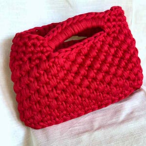 Borsa a tracolla lavorata a maglia fatta a mano a forma di cavolo