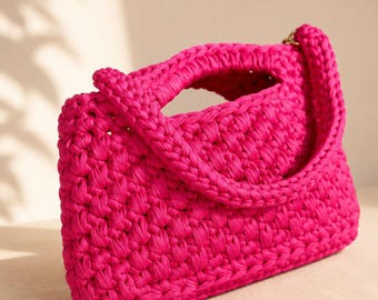 BORSA a mano con tracolla rosa fucsia fatta a mano all'uncinetto pezzo unico di forma rettangolare made in italy