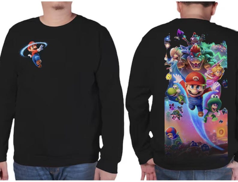 Puede incluir: Sudadera negra de manga larga con un peque&ntilde;o gr&aacute;fico de Mario en la parte delantera y un gr&aacute;fico grande y colorido de Mario y otros personajes en la parte trasera. El gr&aacute;fico incluye a Mario, Bowser, la Princesa Peach y Yoshi.